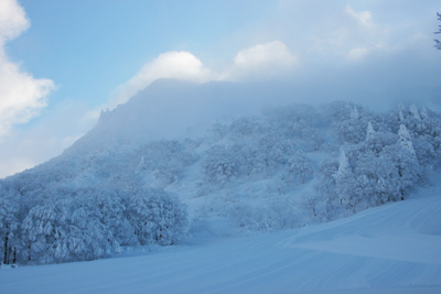 片貝沼付近から見た地蔵山方面の写真