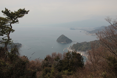 発端丈山の下りで見た駿河湾の写真