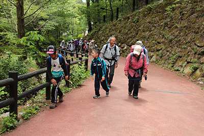 都民の森から歩き始めた写真