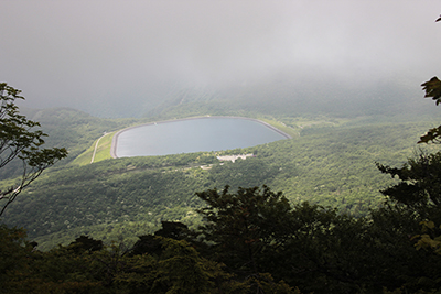 沼原池を俯瞰した写真