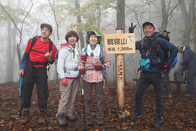 鶴寝山山頂での集合写真