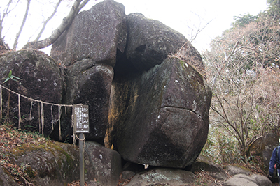 出船入船の岩の写真