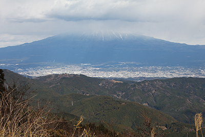 山頂から見た富士山の写真