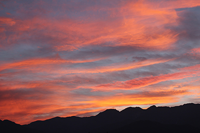 中央アルプス南駒ヶ岳上空の茜雲の写真