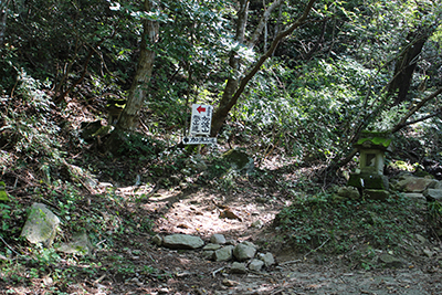 五合目の加波山への登山口の写真