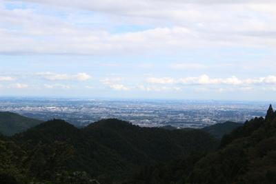 花立松の峠の手前で見えた麓方面の写真