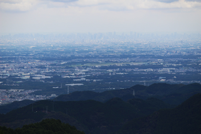 高層ビルが林立する都心方面の写真